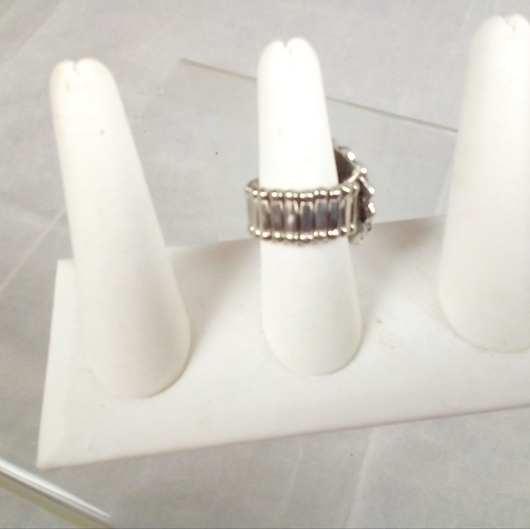 Silvertone stretch ring - Picture 2 of 3